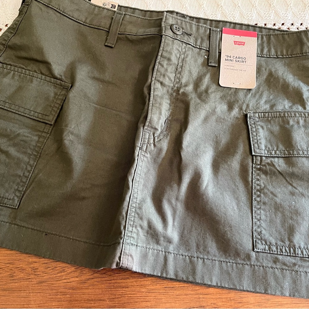 Levi’s ‘94 cargo mini skirt